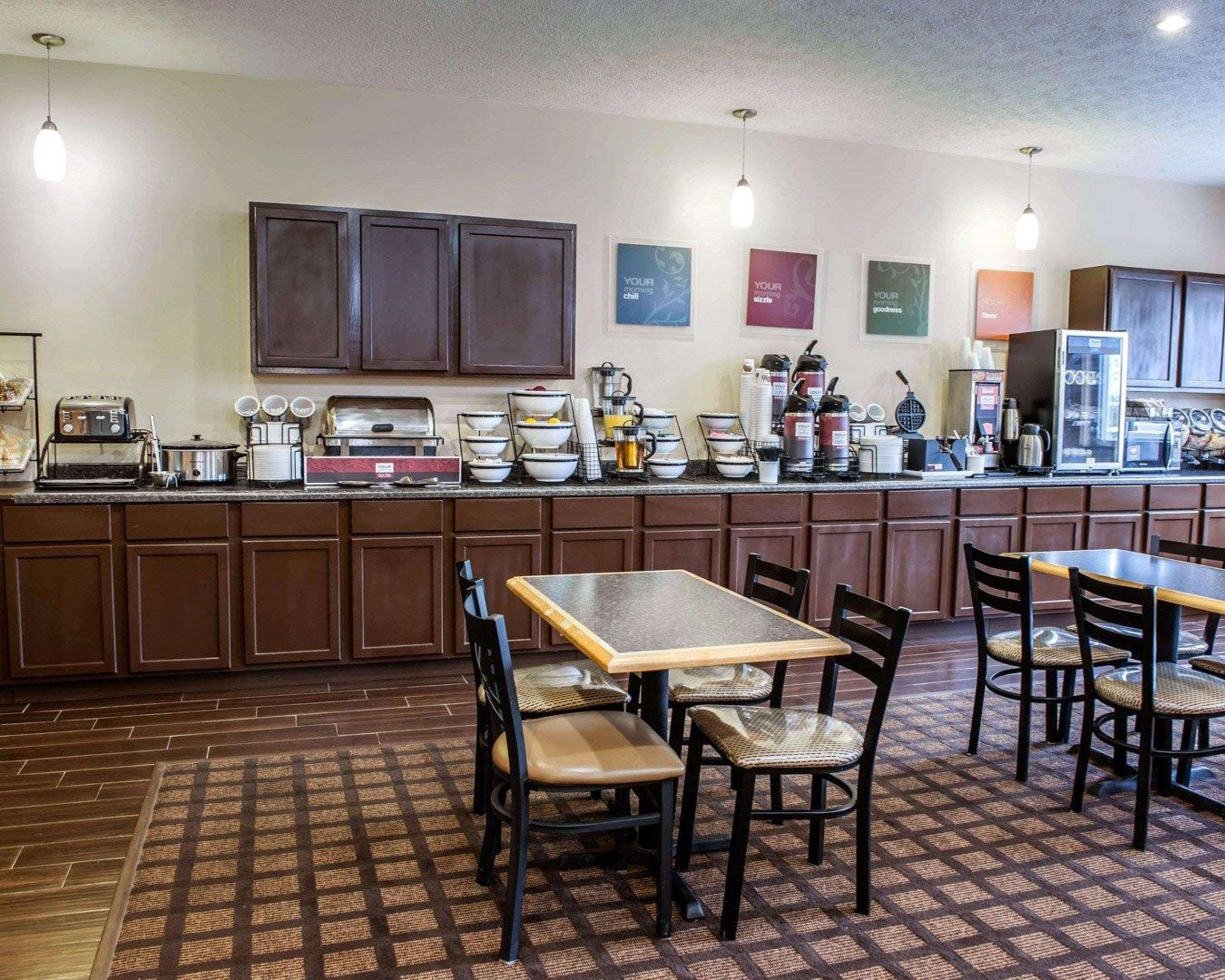 Hotel Baymont By Wyndham Richmond I-70 Extérieur photo